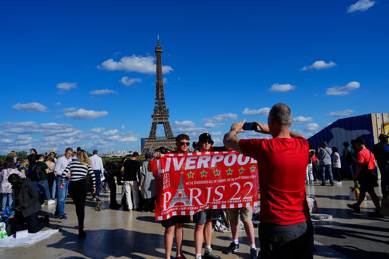 Hinchas del Liverpool en Paris