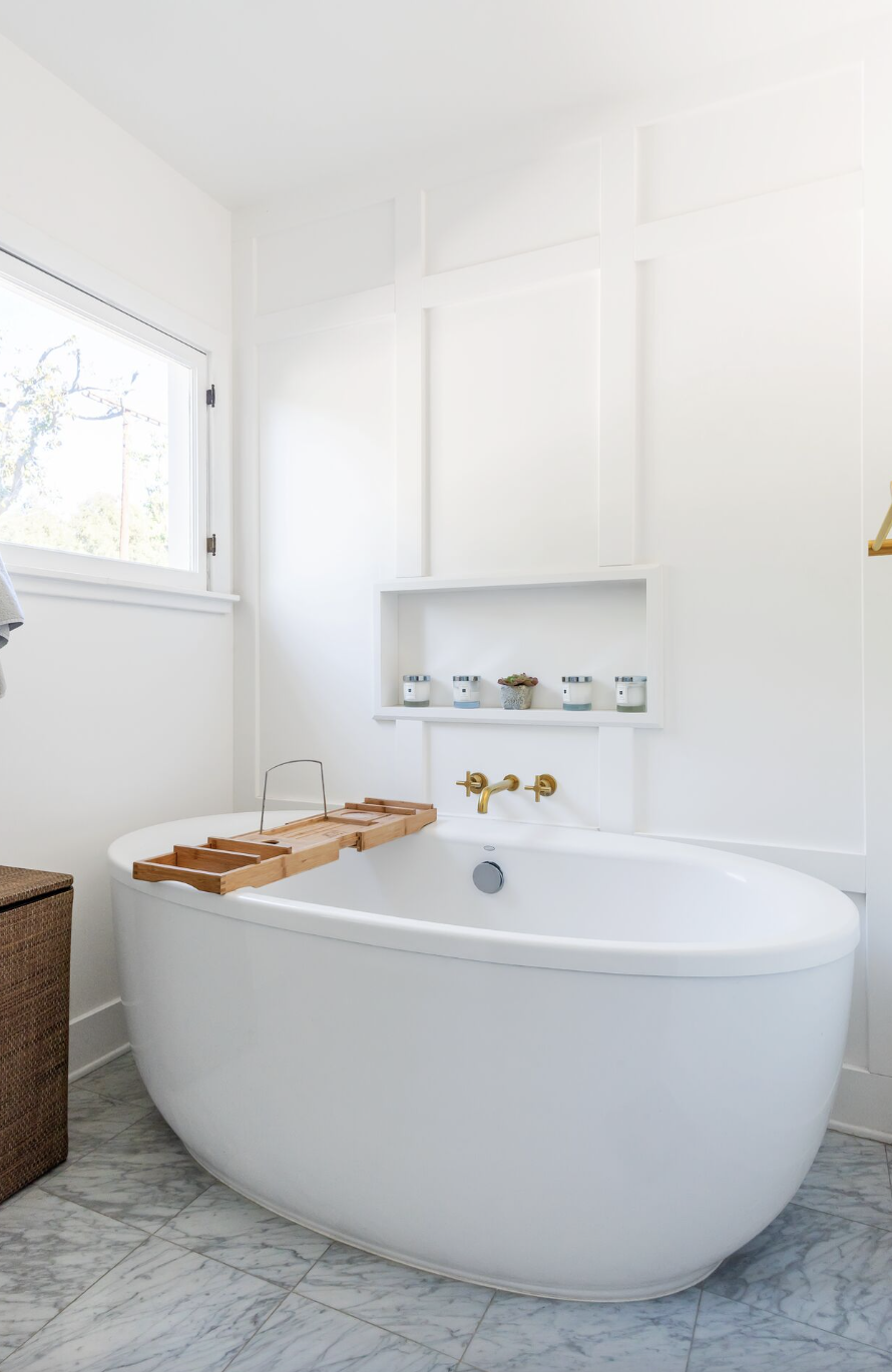 bathroom storage ideas, white tub with a bath caddy and alcove in the wall beside it