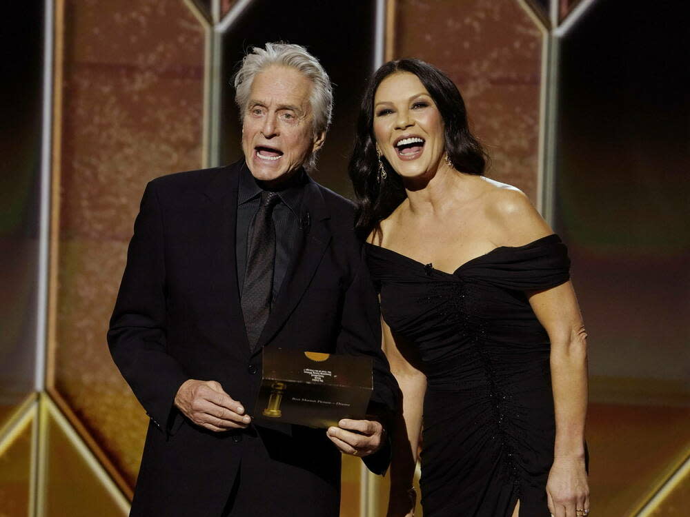 Michael Douglas und Catherine Zeta-Jones hatten bei den Golden Globes 2021 eine gute Zeit. (Bild: imago images/ZUMA Press)