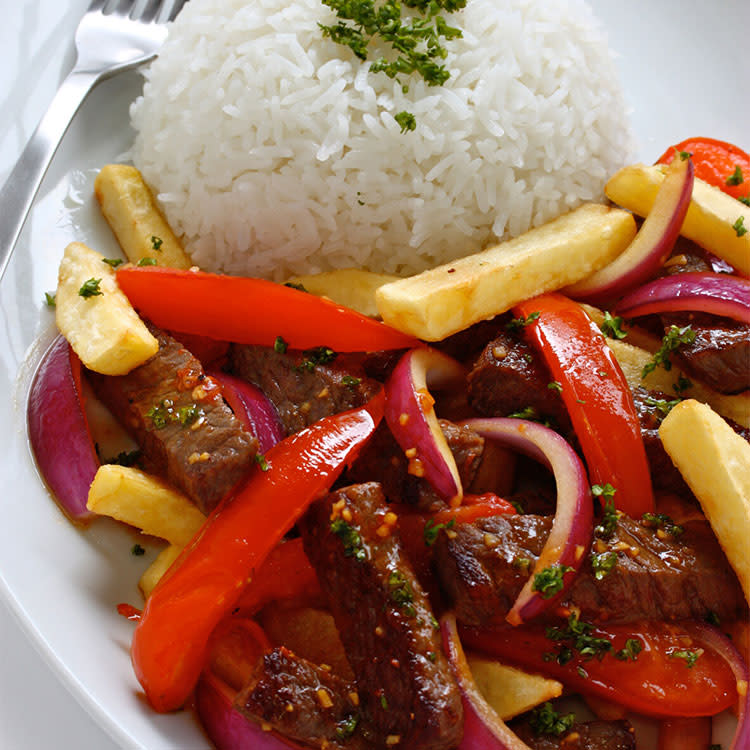 Lomo saltado peruano