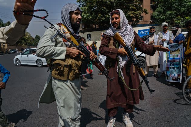 Taliban fighters mobilize to control a crowd (Photo: Marcus Yam via Getty Images)