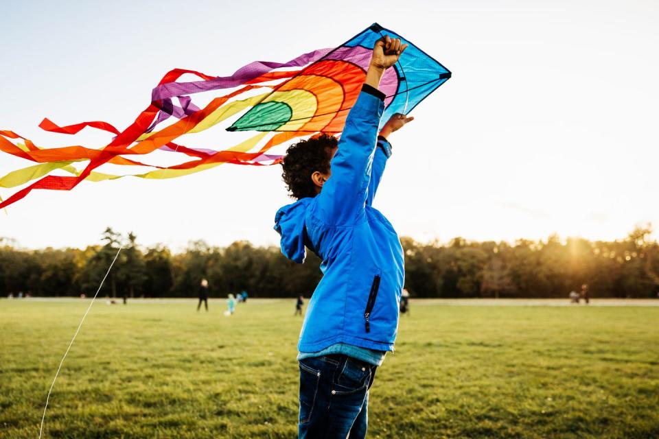 summer activities fly a kite
