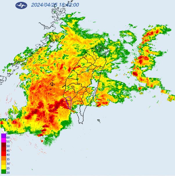 氣象署針對台南市、高雄市發布大雷雨即時訊息。（圖／翻攝自氣象署）