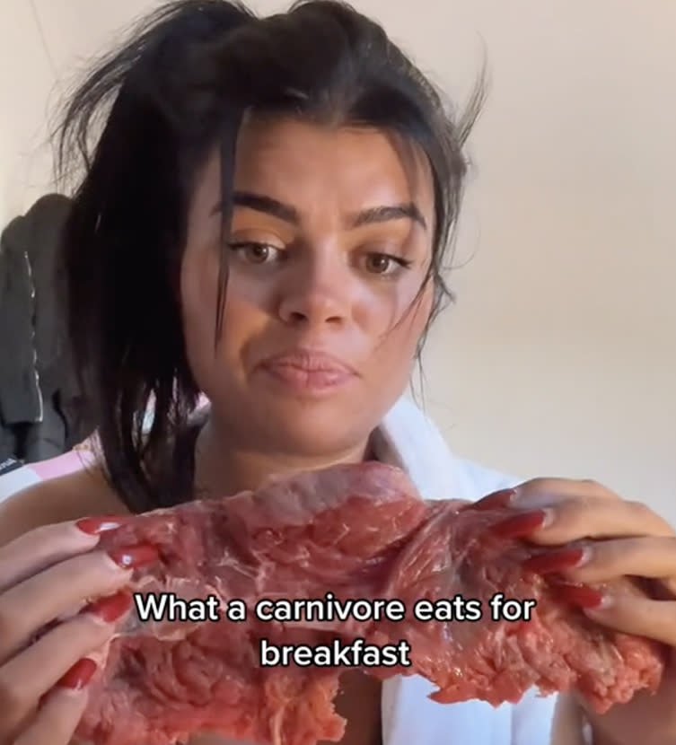 India Castley eats raw meat in videos she shares online and claims the diet cured her acne. See SWNS story SWSMcarnivore. A woman claims she cured her acne, lost five stone and feels better than ever after ditching her five-a-day for a diet based on - RAW steak and offal. India Castley completely stopped eating vegetables in mid 2022 and has been eating raw meat for a approximately one year. She claims that the diet helped her lose weight - from 15 to 10st - and even eased her depression and stomach problems.