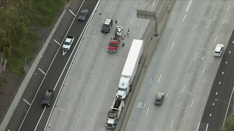 Deadly crash involving big rig causes backups on freeway in Glendale 