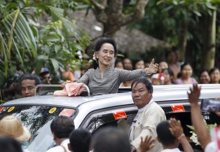 Myanmar pro-democracy leader Aung San Suu Kyi waves to supporters before giving a speech during her campaign in her constituency of Kawhmu township outside Yangon September 21, 2015. REUTERS/Soe Zeya Tun