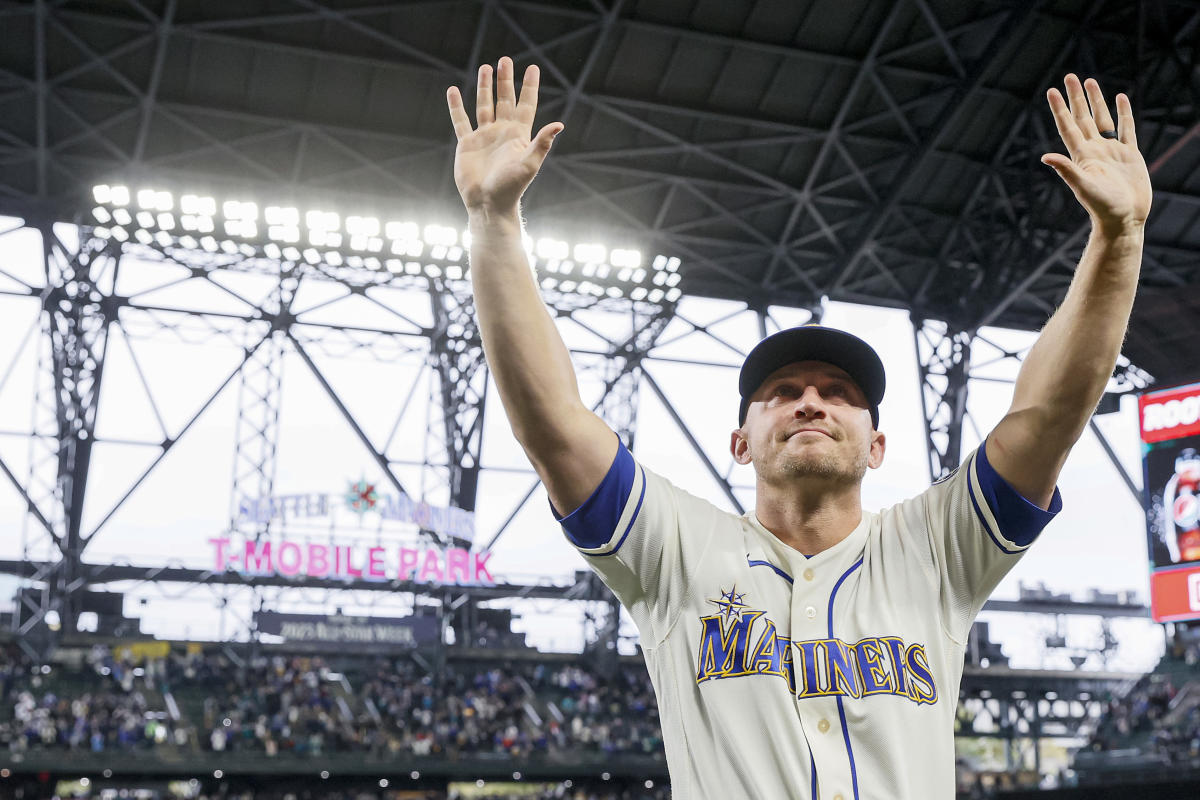 Kyle Seager leads bash as Mariners bury Blue Jays, 9-3