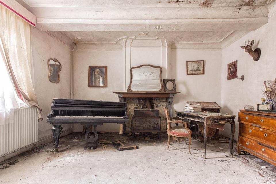 <p>A piano in Belgium. (Photo: Romain Thiery/Caters News) </p>