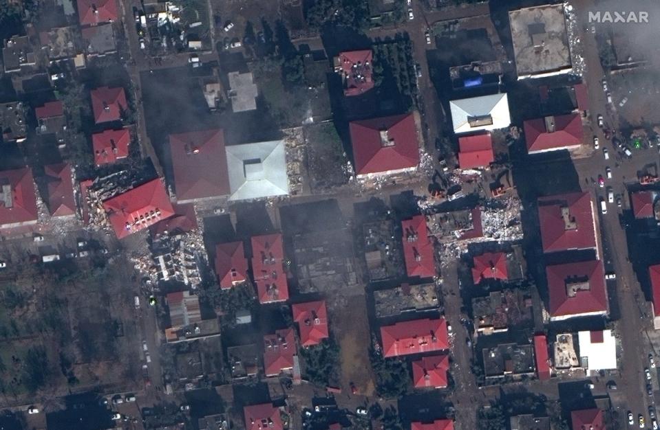 A close up view of buildings in Islahiye, Turkey after the earthquake. (Satellite image ©2023 Maxar Technologies.)