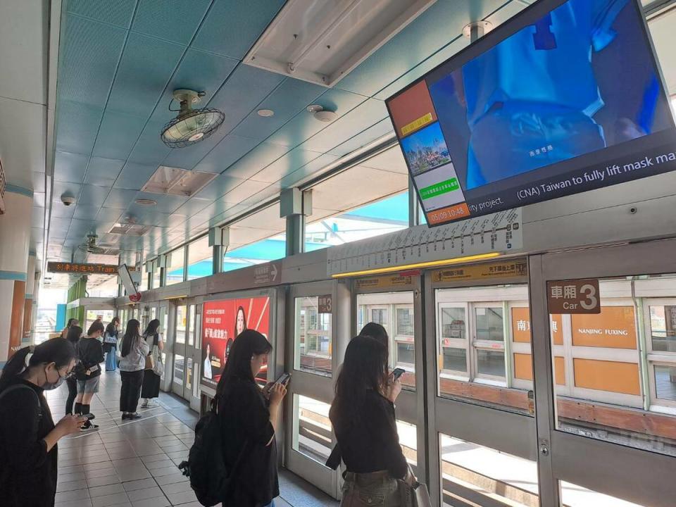 南京復興站導引光條。   圖：台北大眾捷運股份有限公司／提供