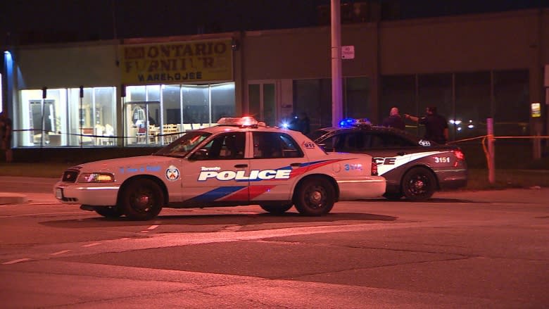 2 suspects sought after man seriously injured in assault near York University