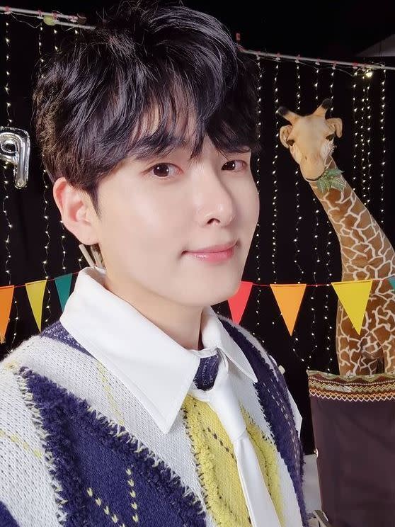 一名網友要厲旭減肥、退出演藝圈，直接被對方回嗆。（圖／翻攝自Super Junior IG、YouTube）