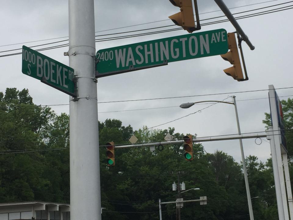 After three weeks of repairs and having a four-way stop in use, Washington Avenue and Boeke Road had its traffic light operating again Friday.