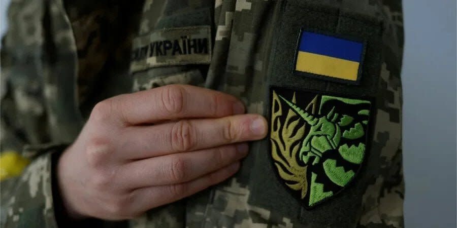 A sign on the uniform of a Ukrainian LGBT servicewoman