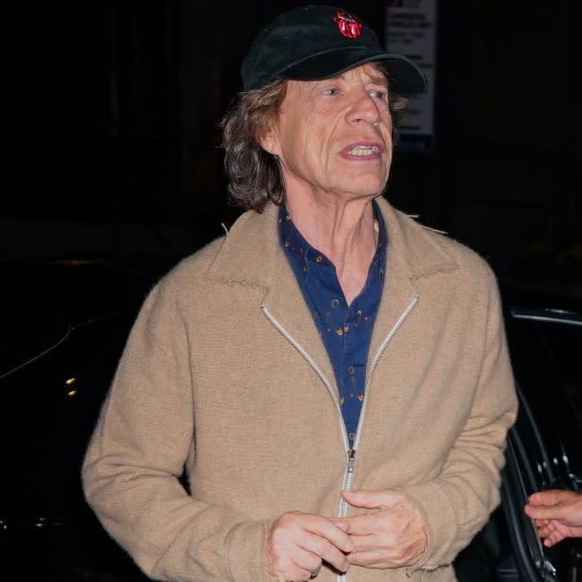 Sir Mick Jagger interpreta a una falsa monja cachonda en un divertido sketch de SNL credit:Bang Showbiz