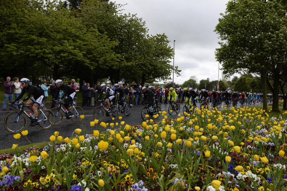 The pack pedals during the second stage of the Giro d'Italia, Tour of Italy cycling race, from Belfast to Belfast, Northern Ireland, Saturday May 10, 2014. (AP Photo/Fabio Ferrari)