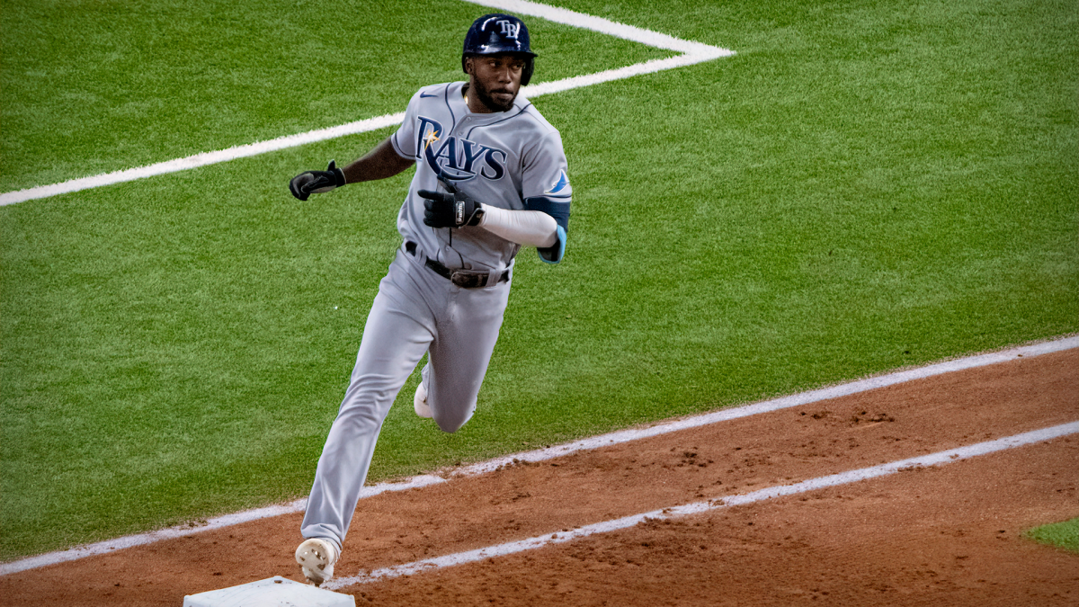 Ji-Man Choi doing splits at first base