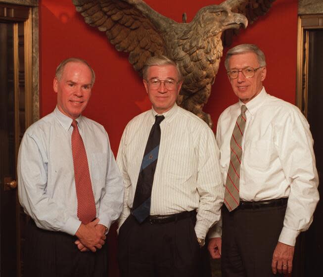 ME.Execs.3.PD.0912: PHOTO OF LA Times/ Times-Mirror executives. Left to Right: (L) outgoing LA TImes Publisher Dick Schlosberg (retiring), Center: Mark H. Willes, Times-Mirror CEO and now LA Times Publisher; and at right: new President and CEO of the LA Times Don Wright. LATphoto: Patrick Downs Photo/Art by:Patrick Downs