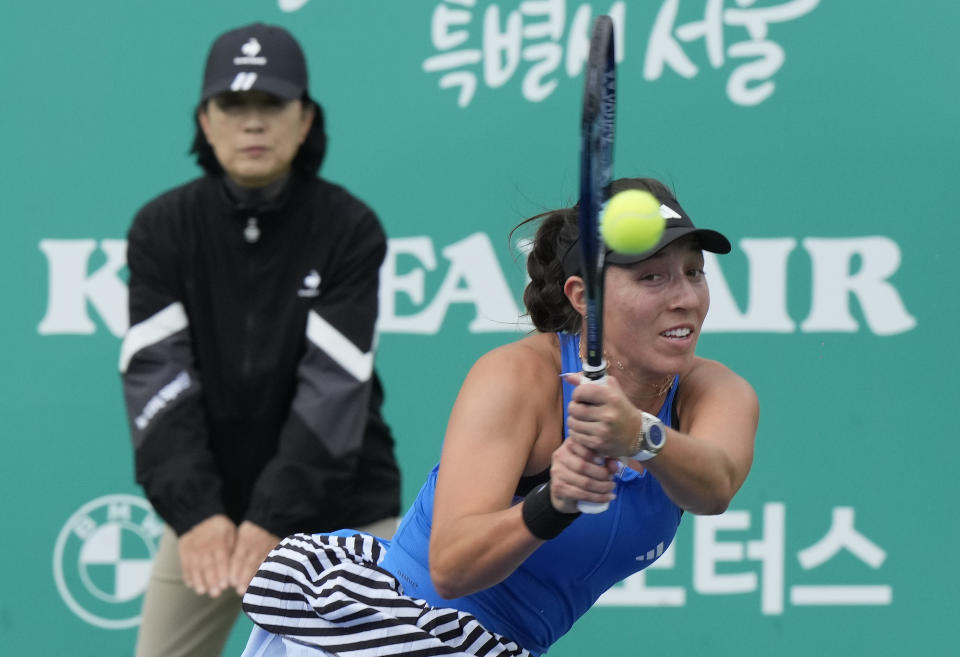 Jessica Pegula of the United States returns a shot to Claire Liu of the United States during their quarterfinal match of the Korea Open tennis championships in Seoul, South Korea, Friday, Oct. 13, 2023. (AP Photo/Ahn Young-joon)