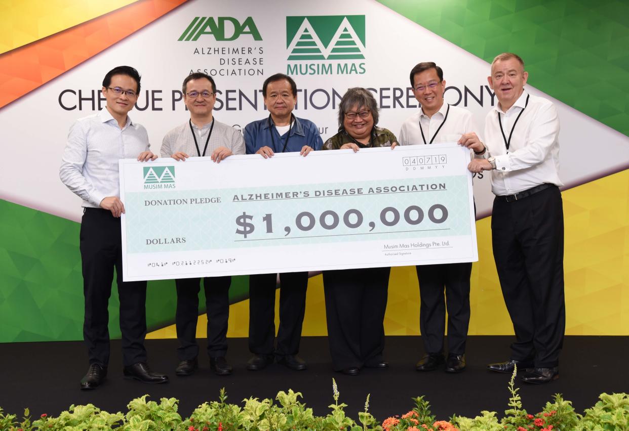 Palm Oil firm Musim Mas donates $1 million to the Alzheimer's Disease Association in a ceremony at Our Tampines Hub. (PHOTO: Alzheimer’s Disease Association)