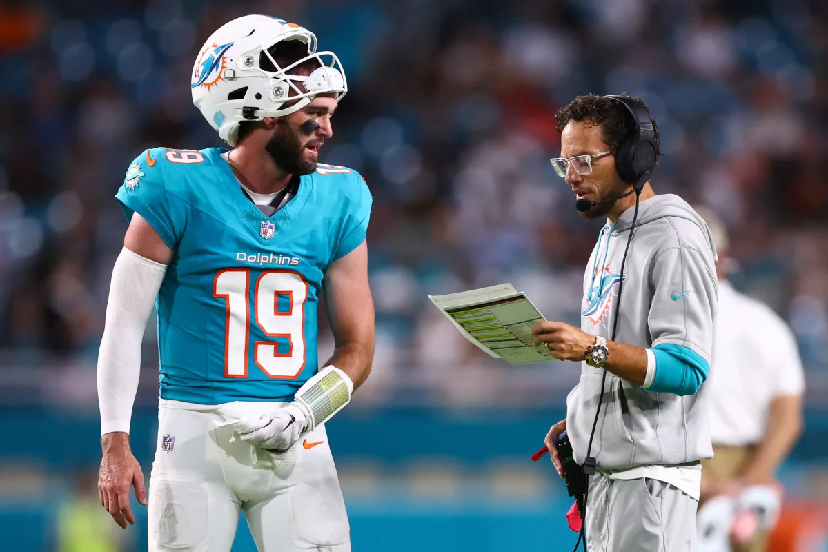 Mike McDaniel: Dolphins uncertain if Skylar Thompson, Tim Boyle or Tyler Huntley will start at QB vs. Titans - Yahoo Sports