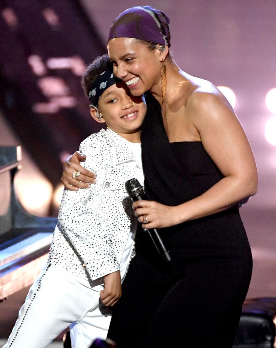 Alicia Keys and her son Egypt Daoud Dean perform onstage at the 2019 iHeartRadio Music Awards