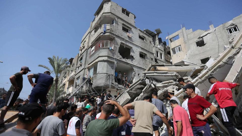 PHOTO: Palestinian emergency services and local citizens search for victims in buildings destroyed during Israeli air raids in the southern Gaza Strip on Oct. 24, 2023 in Khan Yunis, Gaza. (Ahmad Hasaballah/Getty Images)