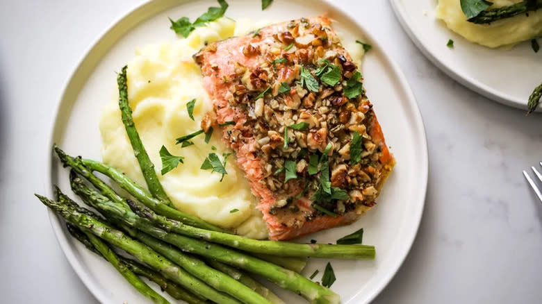 Salmon with crunchy topping with mash and asparagus