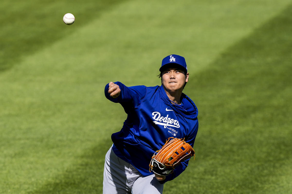 Dodgers manager Dave Roberts working with Shohei Ohtani on strike zone  discipline - Yahoo Sports