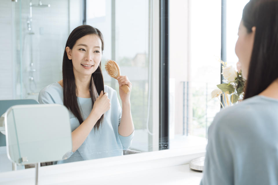 睡前保養儀式：梳頭按摩頭皮、防掉髮又改善失眠（示意圖/Getty Image）