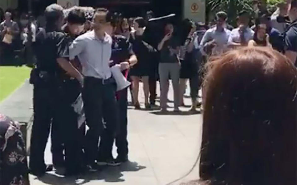 Video screen shot of Yan Jun protesting outside Raffles Place MRT on 3 July 2017.