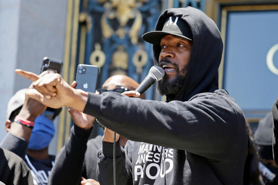 <p>Jamie Foxx takes the mic to speak to a large crowd on Monday during a San Francisco protest gathering on the steps of City Hall.</p>