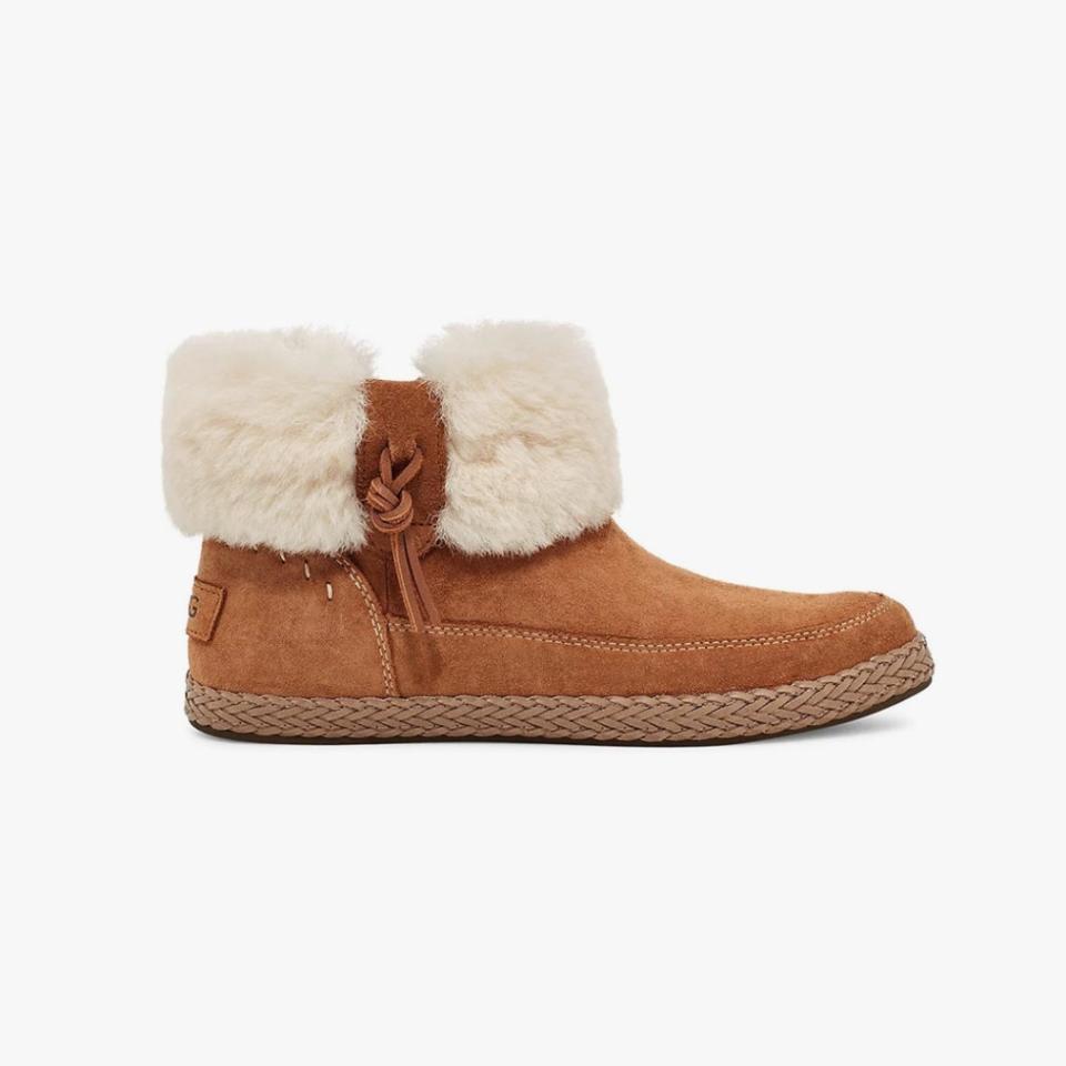 Ugg Elowen sheepskin lined suede ankle boots