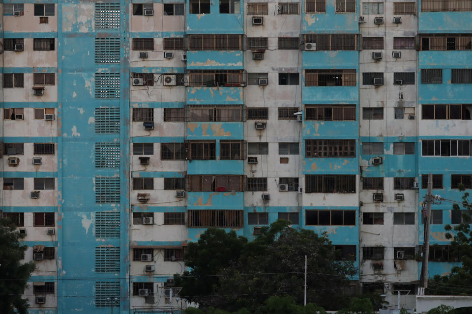 Windows of a building are seen during an electricity cut in Maracaibo, Venezuela, August 30, 2019. (Photo: Manaure Quintero/Reuters)