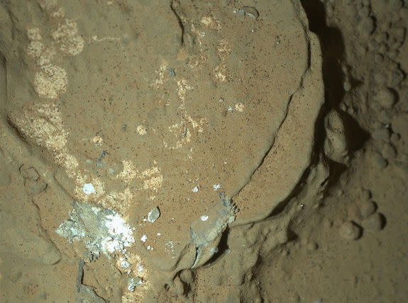 Curiosity Rover Snaps 1st Photos of Mars at Night