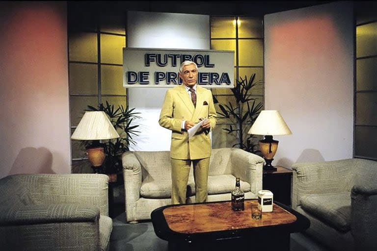 "Fútbol de primera" fue un éxito de la televisión argentina durante más de 20 años, y Macaya Márquez, su cara principal. - Créditos: @archivo