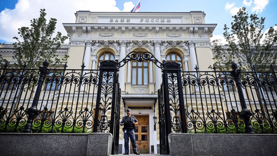 A police officer guards the entrance to the Russian Central Bank headquarters in Moscow, July 2023. - Alexander Nemenov/AFP/Getty Images