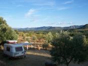 <p><a rel="nofollow noopener" href="https://coolcamping.com/campsites/europe/spain/aragon/teruel/774-la-fresneda" target="_blank" data-ylk="slk:Ce petit site de camping au nord-est de l’Espagne;elm:context_link;itc:0;sec:content-canvas" class="link ">Ce petit site de camping au nord-est de l’Espagne</a> est réputé pour son excellent restaurant et ses vues imprenables. Il dispose de piscines intégrées dans la roche et propose des excursions à vélo et à cheval dans les montagnes. Réservez suffisamment tôt pour obtenir l’un des 25 emplacements. Le coût d’une tente pour deux personnes démarre autour de 25 €. [Photo : Cool Camping] </p>