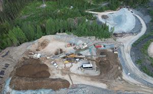 Temporary crushing plant for tailings earthworks