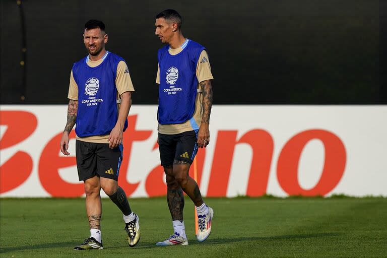 Lionel Messi y Ángel Di María, juntos en uno de los últimos entrenamientos de la selección argentina