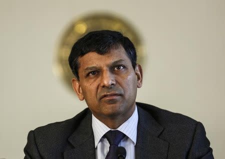 Reserve Bank of India (RBI) Governor Raghuram Rajan reads the bi-monthly monetary policy statement at a news conference at the RBI headquarters in Mumbai April 1, 2014. REUTERS/Danish Siddiqui/Files