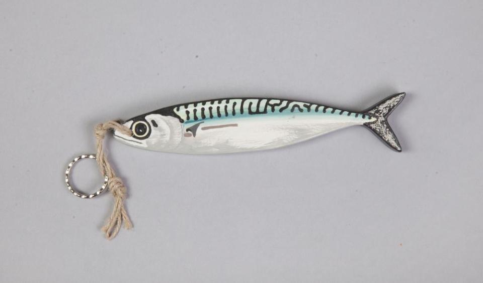 Wooden mackerel key ring