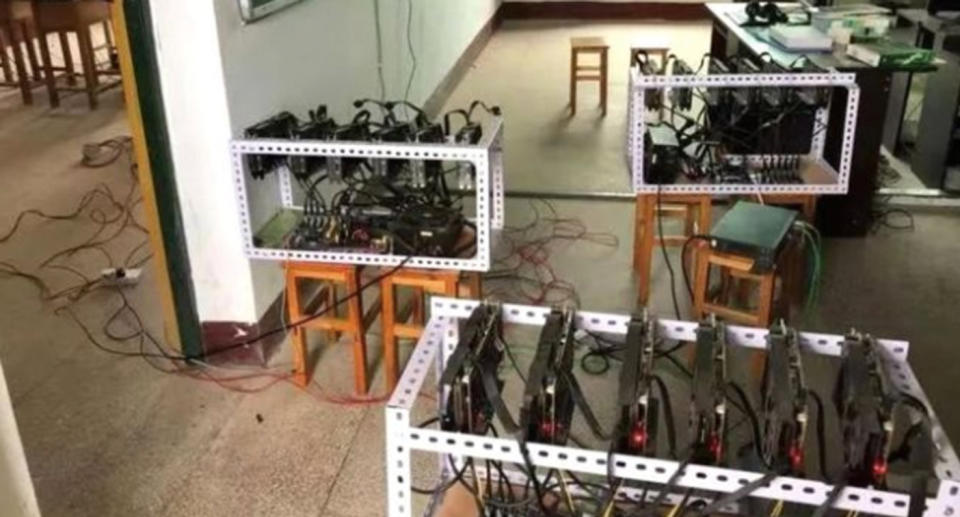 The headteacher moved eight mining machines into the school. Source: Hainan Transportation Channel