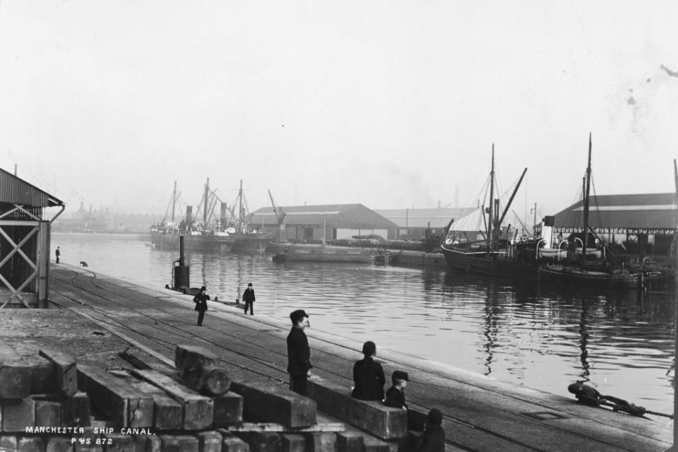 The Manchester Ship Canal, circa 1895. (Photo by Priestley & Sons Egremont/Hulton Archive/Getty Images)