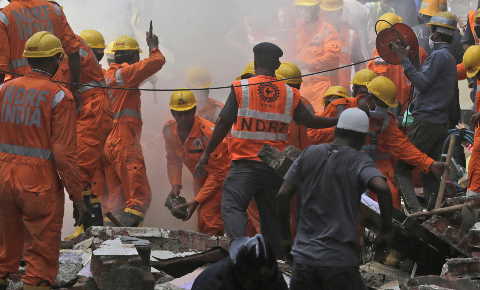 <p>Rescuers work at the site of a building collapse in Mumbai, India, Aug. 31, 2017. (Photo: Rafiq Maqbool/AP) </p>