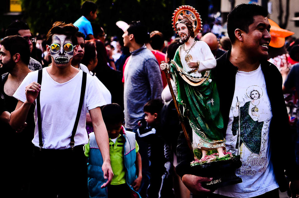 <p>Parade of mobile offerings, are part of the Day of the Dead festivities that took place in Mexico City on Oct. 28, 2017. (Photo: Omar Lopez/ZUMA Wire/ZUMAPRESS.com) </p>
