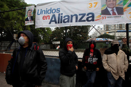 Supporters of Salvador Nasralla, presidential candidate for the Opposition Alliance Against the Dictatorship, stand near a barricade settled to block road during a protest caused by the delayed vote count for the presidential election in Tegucigalpa, Honduras December 1, 2017. REUTERS/Jorge Cabrera