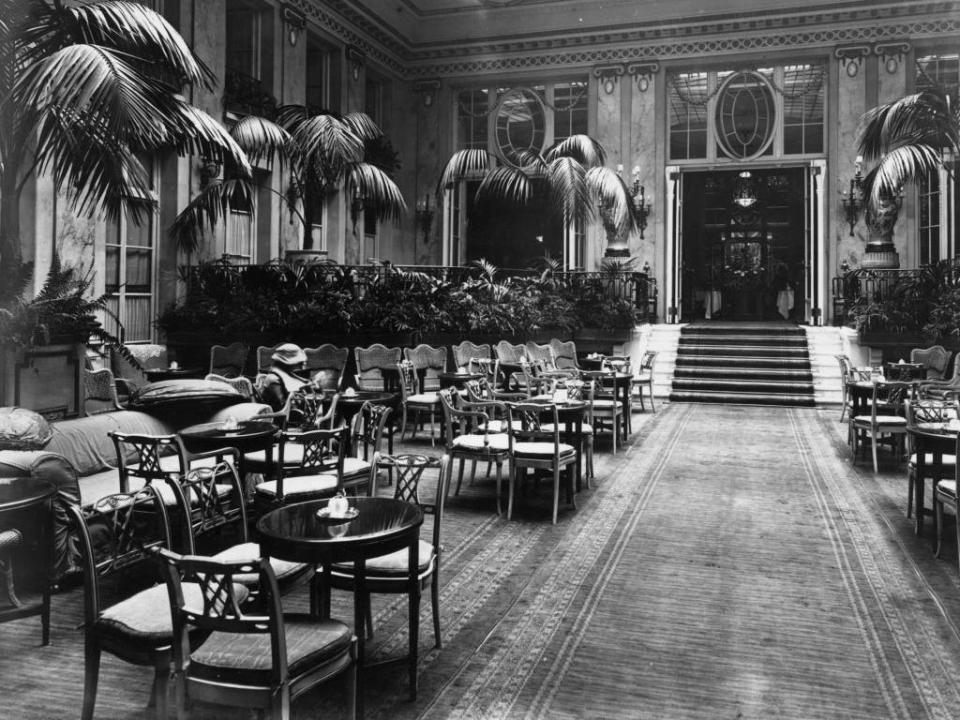 The lounge at the Carlton Hotel in London in 1924