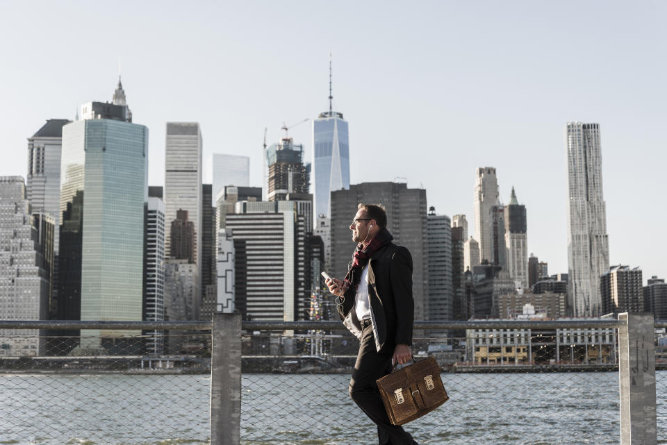 En las ciudades más populosas, como Nueva York, en la imagen, los residentes sin títulos universitarios enfrentan “una competencia feroz” por las vacantes de nivel inicial. Foto: Getty Images