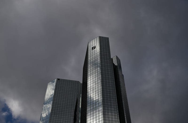 Deutsche Bank Revenues Grew In But Plans Further Cost Job Cuts